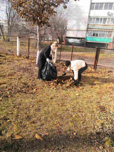 "Помочь природе всегда рад - наш осенний трудовой десант!"