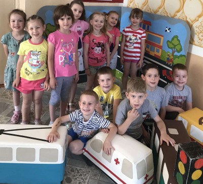 Играя,  учимся правилам дорожного движения